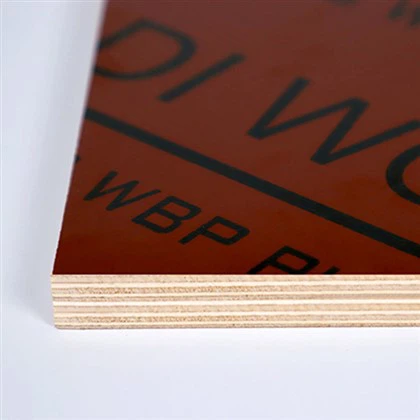 Engineered Wood Red Film geconfronteerd multiplex